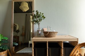 Queen Room with Pool View | Desk, free WiFi, bed sheets - A Day Villa Chiangmai (Chiang Mai)