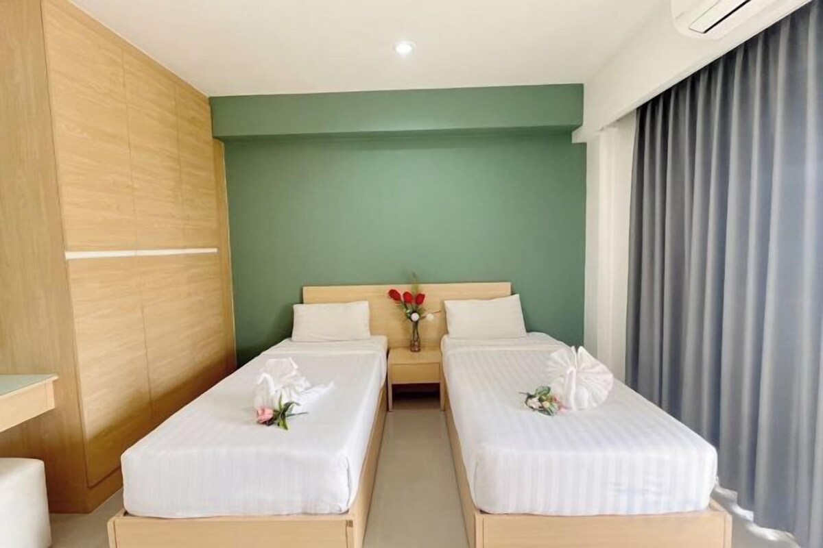 WiFi (free), bed sheets