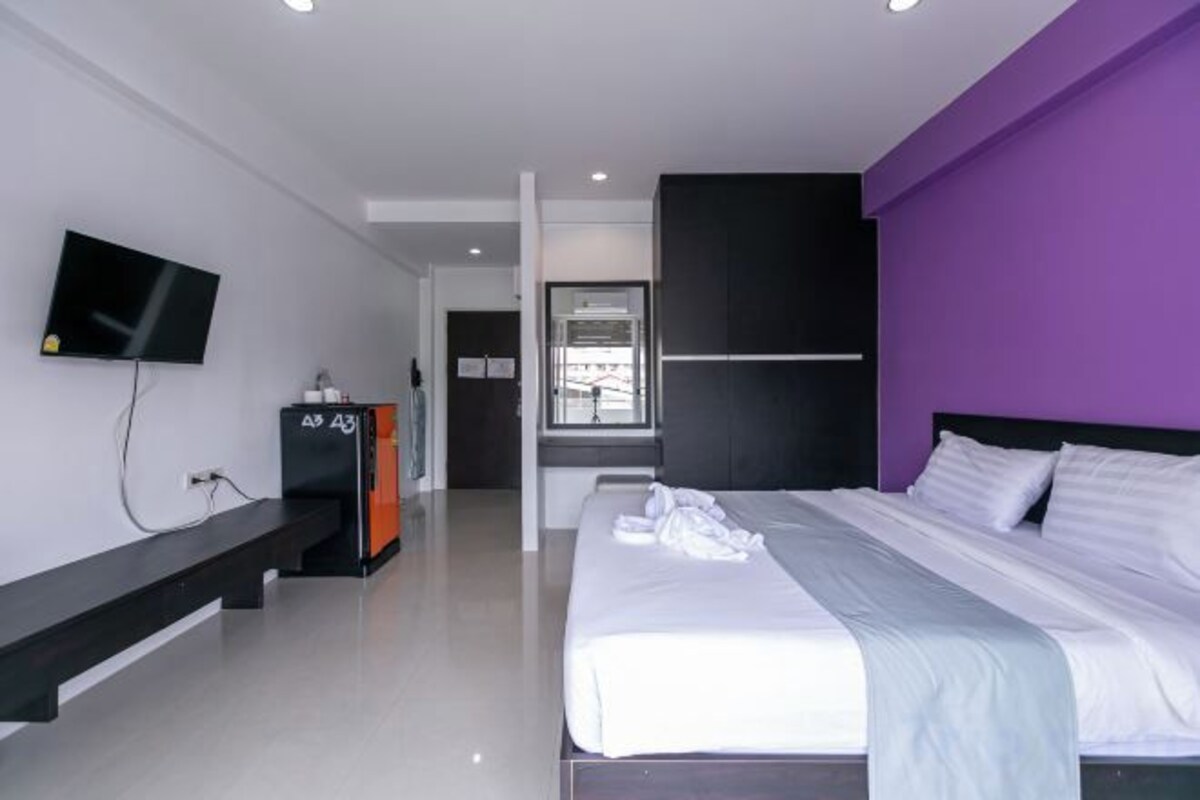 WiFi (free), bed sheets