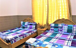 Phòng 4 | Bàn, truy cập Internet không dây miễn phí, bộ trải giường 