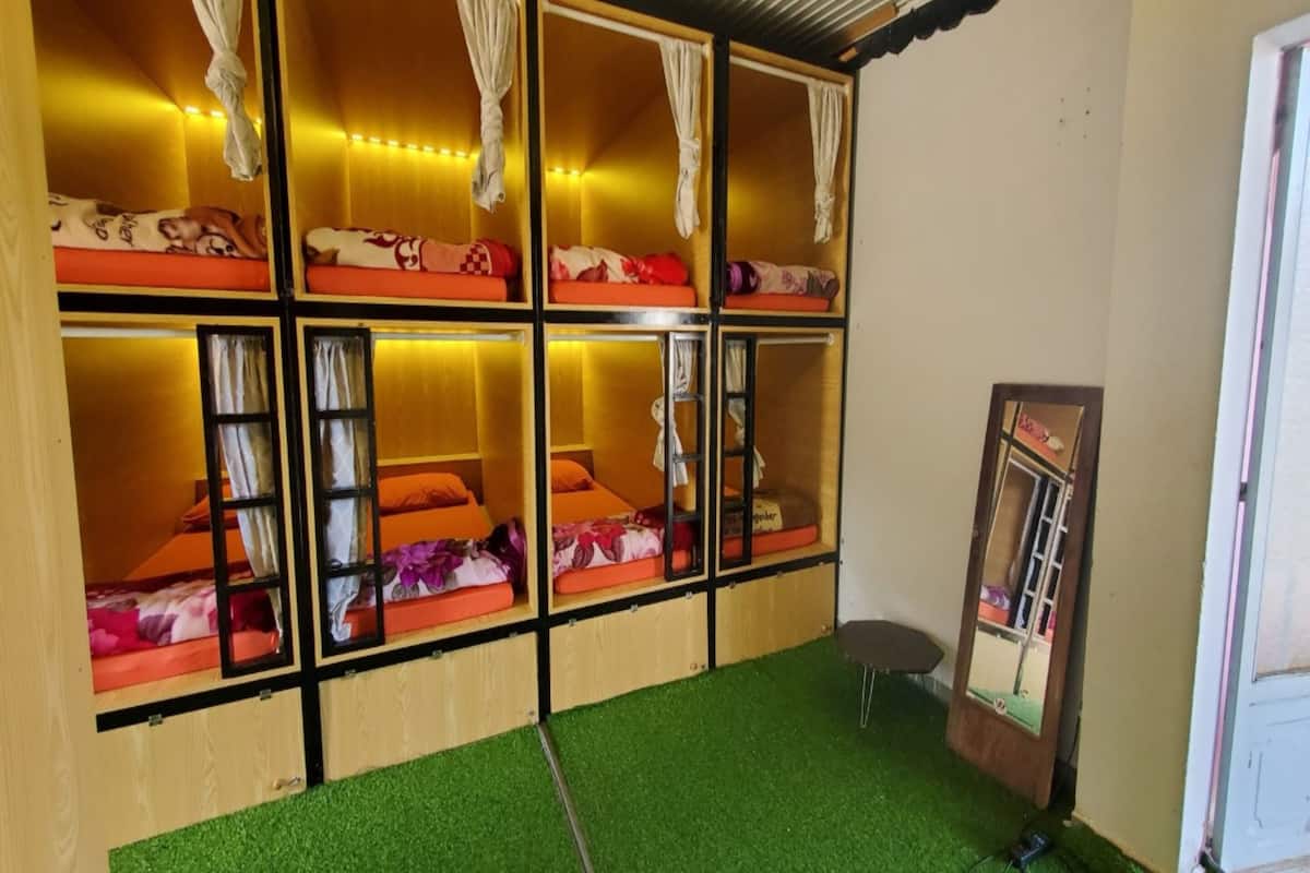 Dormitorio compartido | Escritorio, wifi gratis y ropa de cama