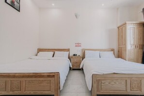 Chambre Quadruple Supérieure | Bureau, Wi-Fi gratuit, draps fournis