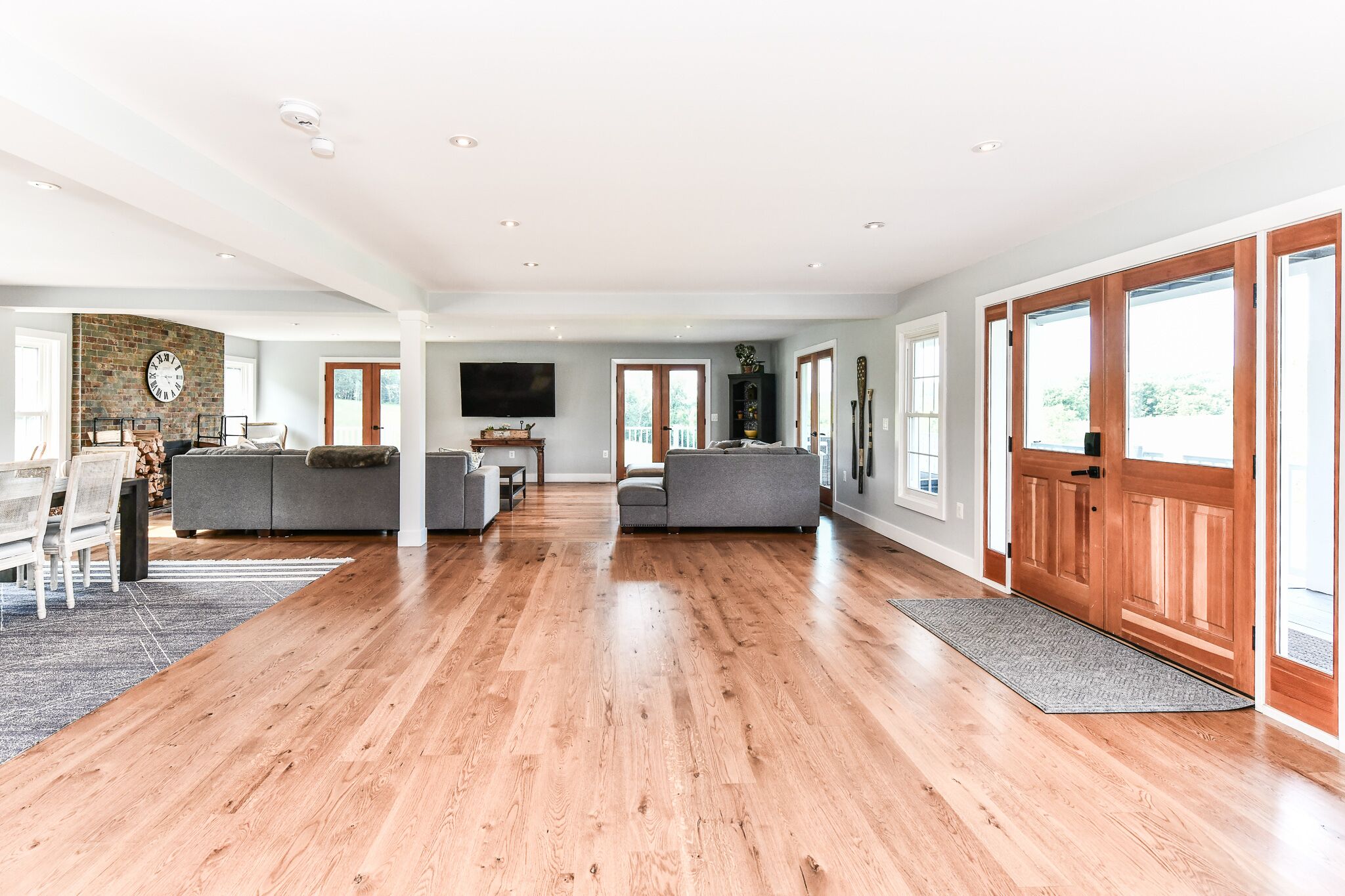 Trinity Farm Manor: Private Lake Retreat and Soccer Arena