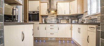 Mayfield House - 4 Bedroom House - Tenby