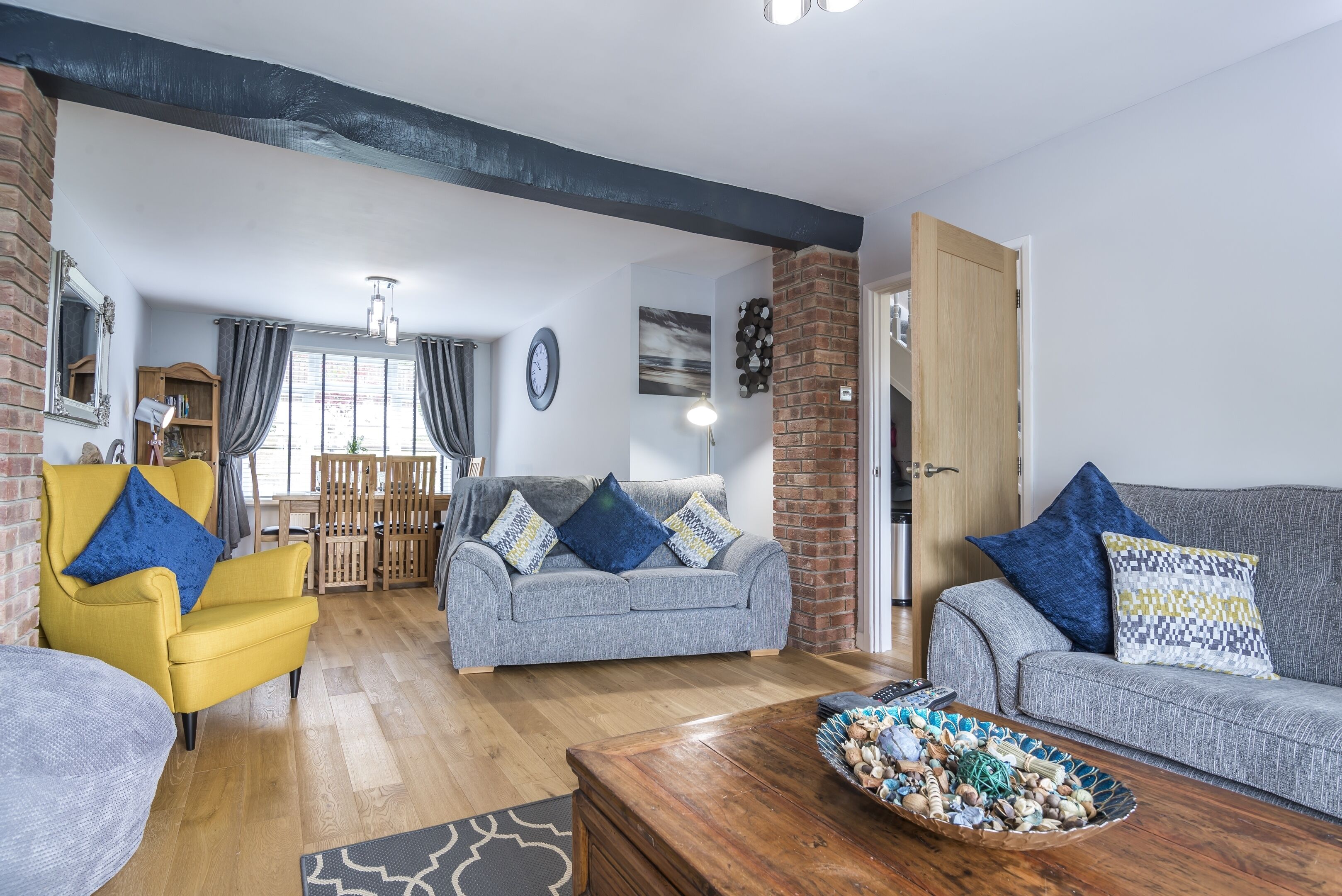 Ferienhaus (4 Bedrooms) | Wohnbereich | 32-Zoll-Flachbildfernseher mit Kabelempfang, Fernseher