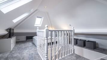 House (4 Bedrooms) | 4 bedrooms, iron/ironing board, free WiFi, bed sheets