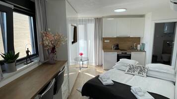 خزنة داخل الغرفة ومكواة/لوح كي وواي فاي مجانًا وملاءات أسرّة