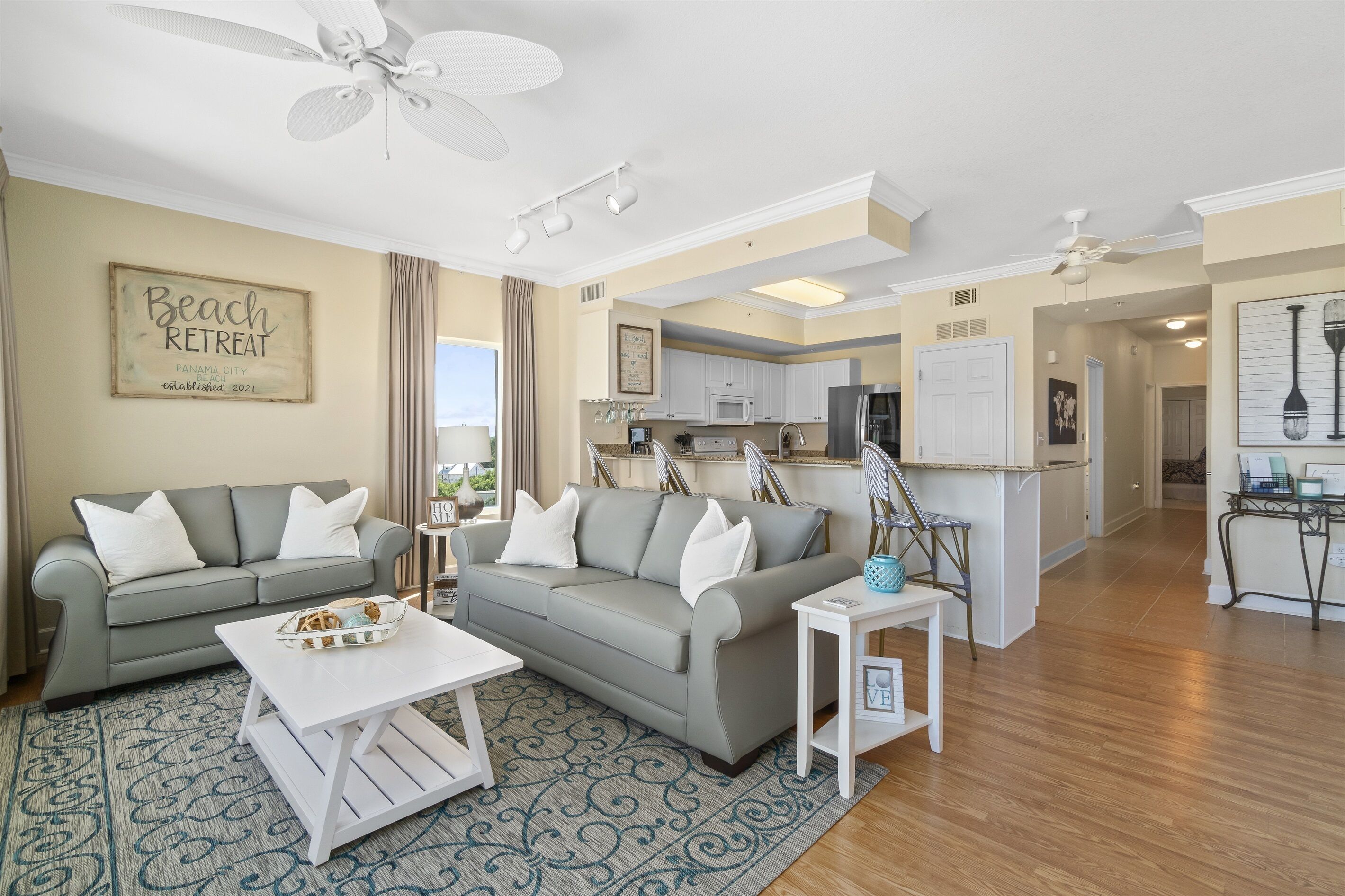 BeachFRONT near Pier Park; indoor/outdoor pools & hot tubs, restaurant and more