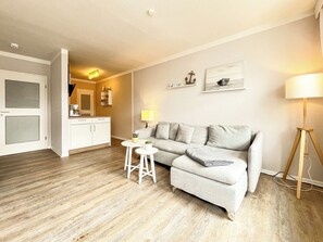 Fernseher, Bücher, Stereoanlage