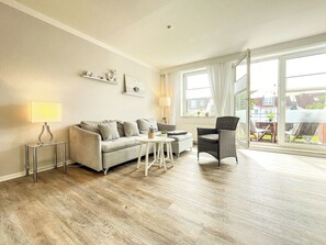 Fernseher, Bücher, Stereoanlage