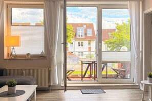 Tv, böcker och en stereo