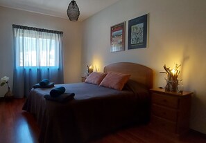 3 chambres, fer et planche Ă repasser, lit parapluie, draps fournis