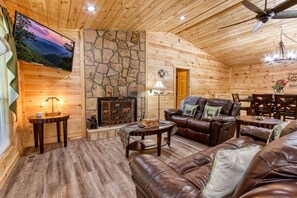 Smart-TV, Kamin, Videospiele, Tischfußball