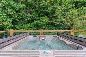 Tina de hidromasaje al aire libre