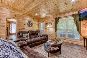 TV connectée, cheminée, jeux vidéo, baby-foot