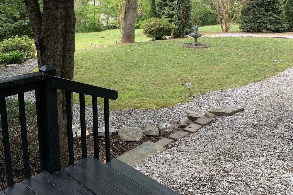 Beautiful Home Minutes away from Waterfalls and Biking Park PETS WELCOME!