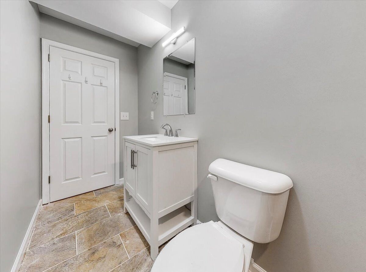 Glittering Elegant Lakefront Long Pond Chalet