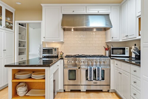 FUN HOUSE with Resort Feel... ABOVE IT ALL!