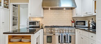 FUN HOUSE with Resort Feel... ABOVE IT ALL!