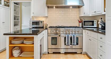 FUN HOUSE with Resort Feel... ABOVE IT ALL!