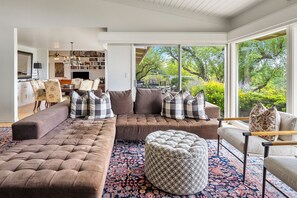Smart TV, fireplace, DVD player