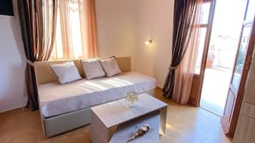 Superior Room (N4) | Living area | 20-inch Smart TV with satellite channels, TV, Netflix