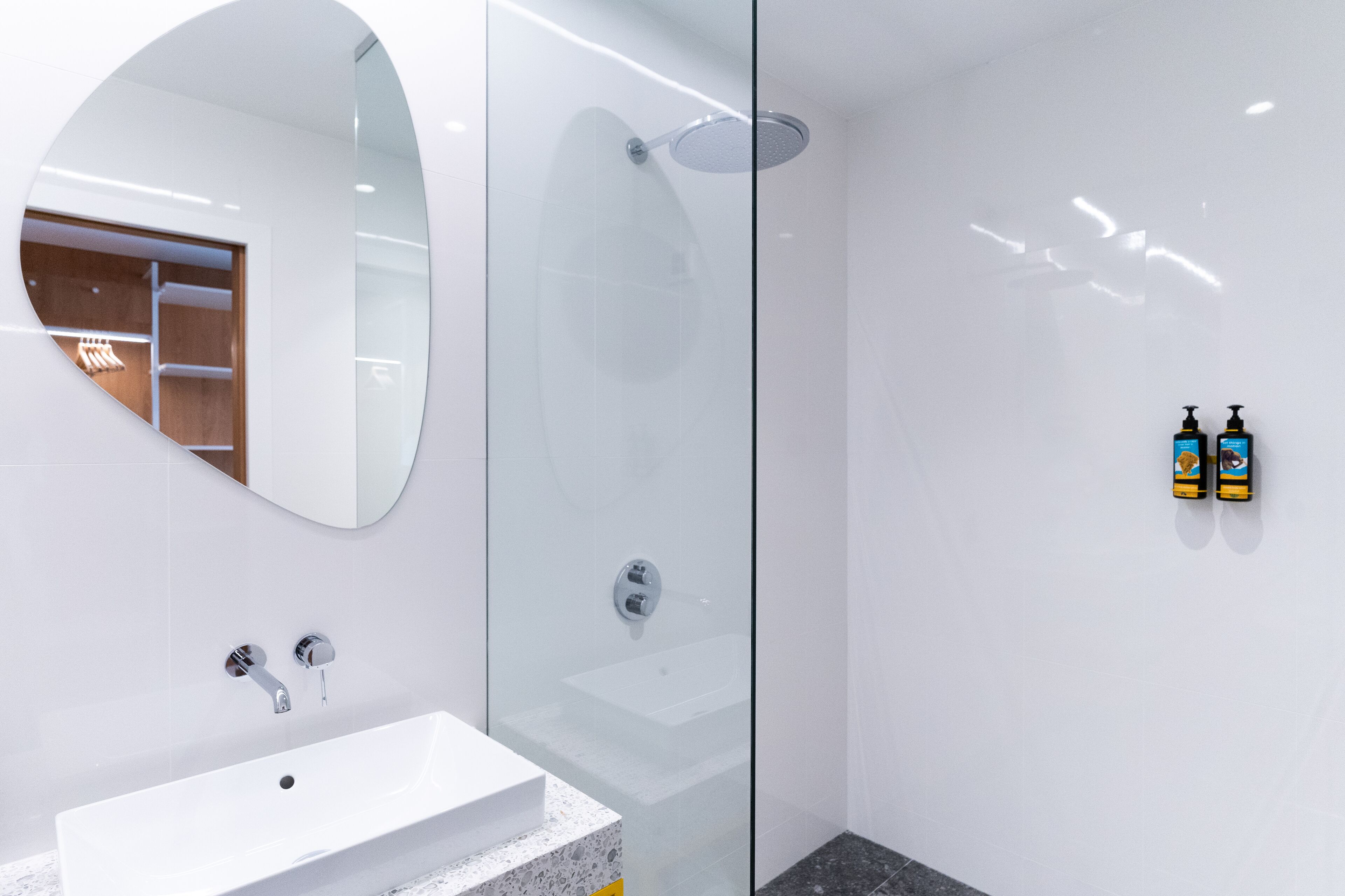 Shower, rainfall showerhead, free toiletries, hair dryer
