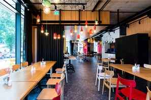 Café da manhã continental diário (BGN 25 por pessoa)