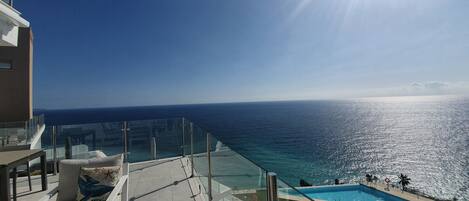 Innendørsbasseng og utendørsbasseng