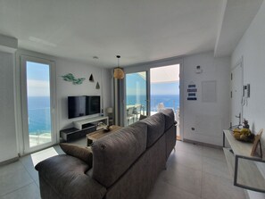 Smart-tv, tafelvoetbal en een tafeltennistafel