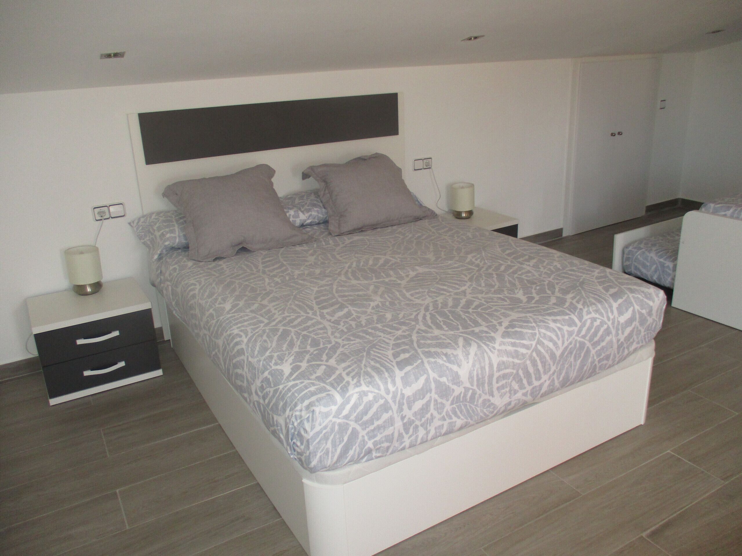 2 bedrooms, iron/ironing board, free WiFi