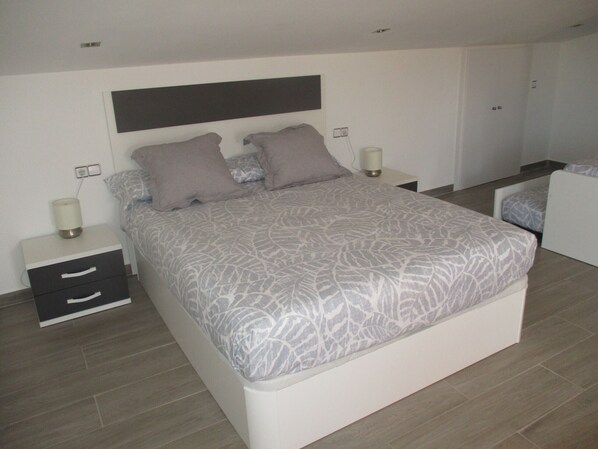 2 chambres, fer et planche à repasser, Wi-Fi gratuit, draps fournis