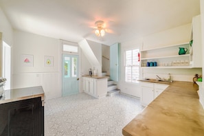 Fridge, microwave, oven, stovetop - Fun in the Sun Home with Game Shed, Near Beach (Cape Charles)