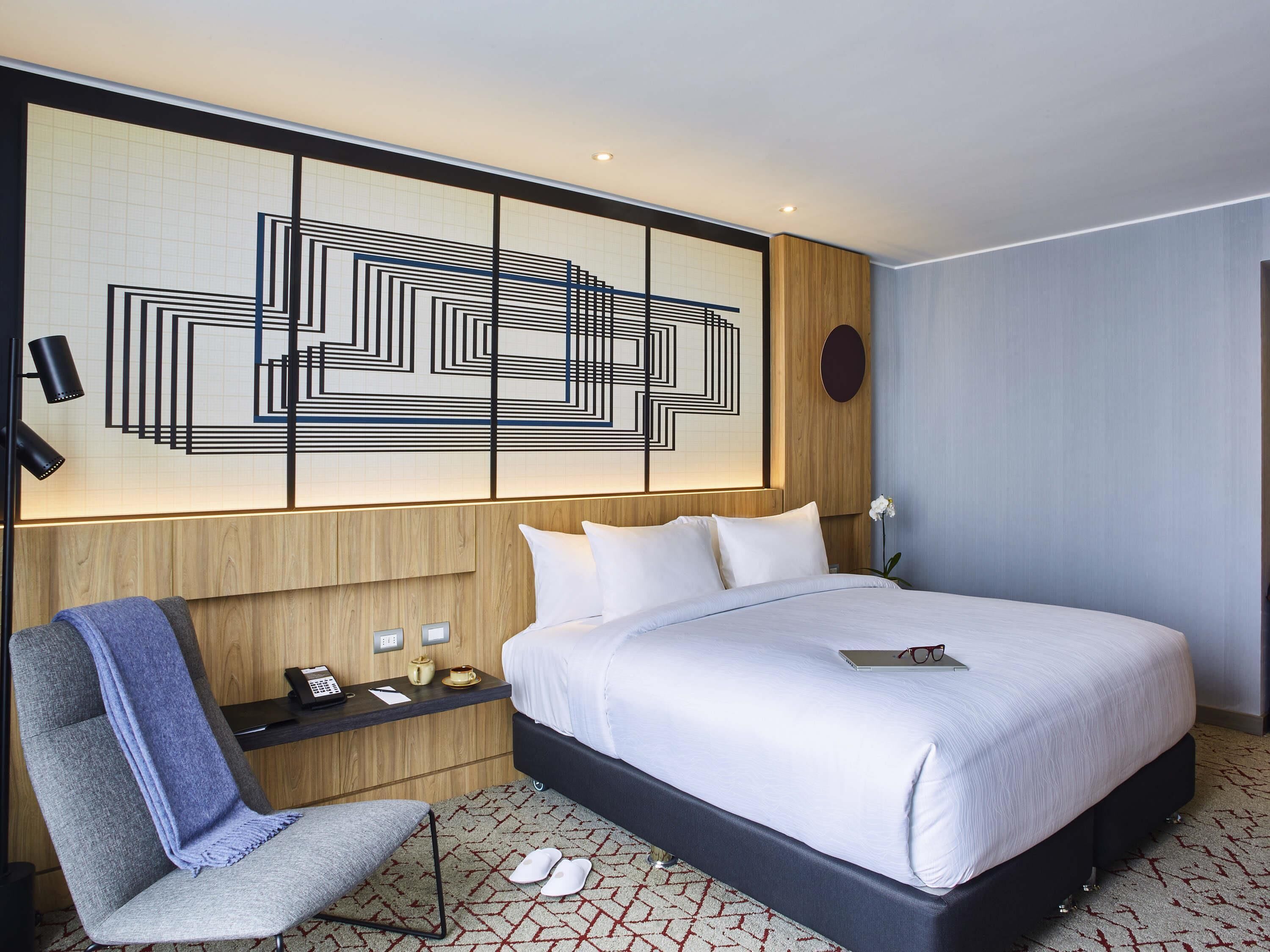 Hypo-allergenic bedding, minibar, in-room safe, desk