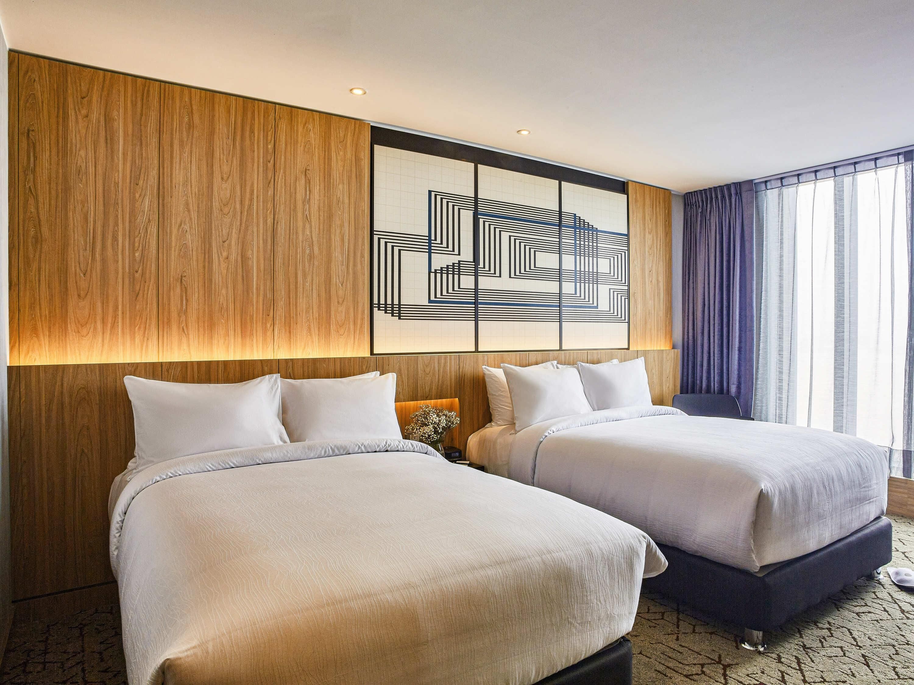 Hypo-allergenic bedding, minibar, in-room safe, desk