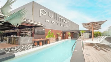 Outdoor pool, sun loungers