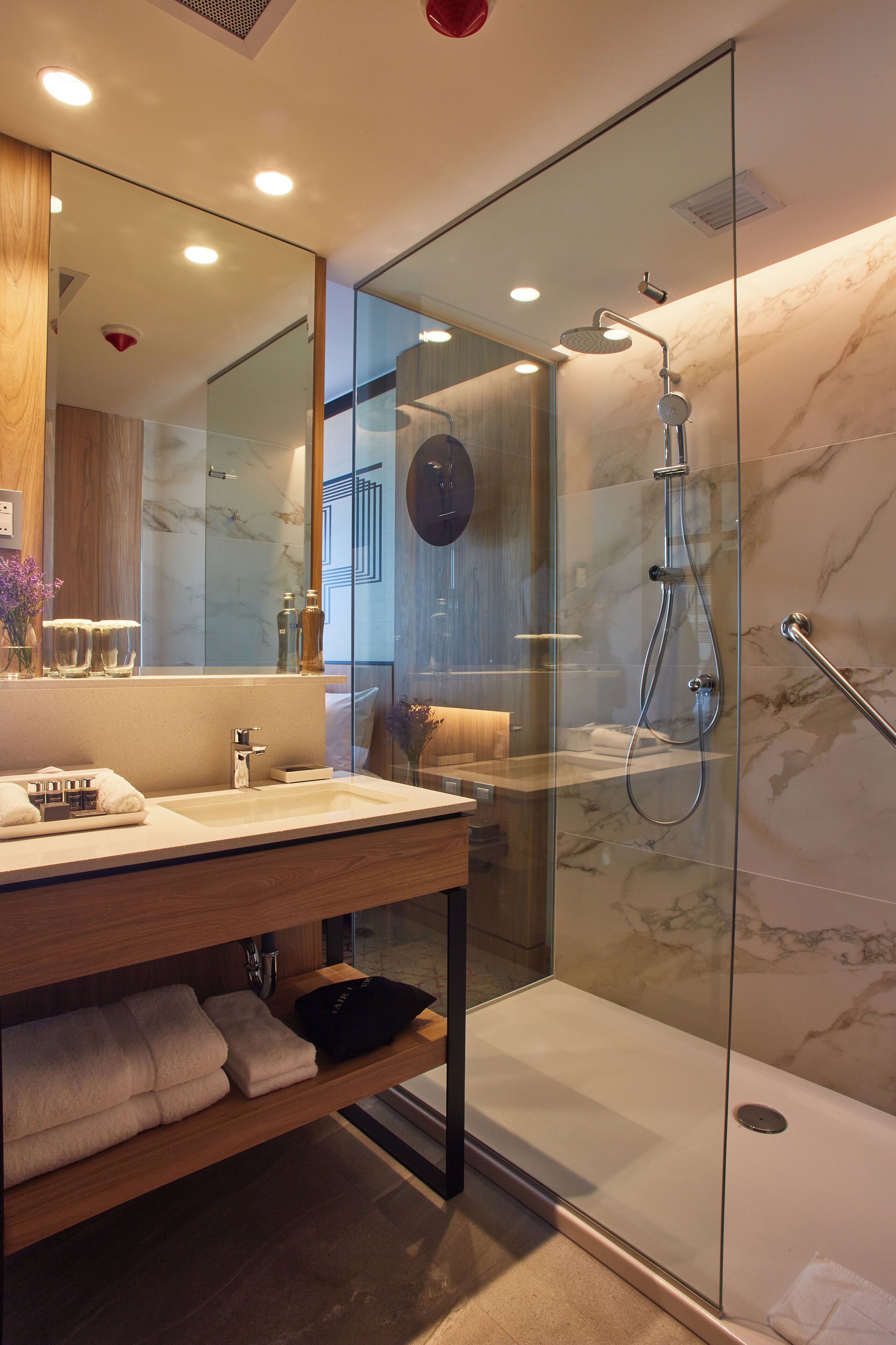 shower, rainfall showerhead, eco-friendly toiletries, hair dryer