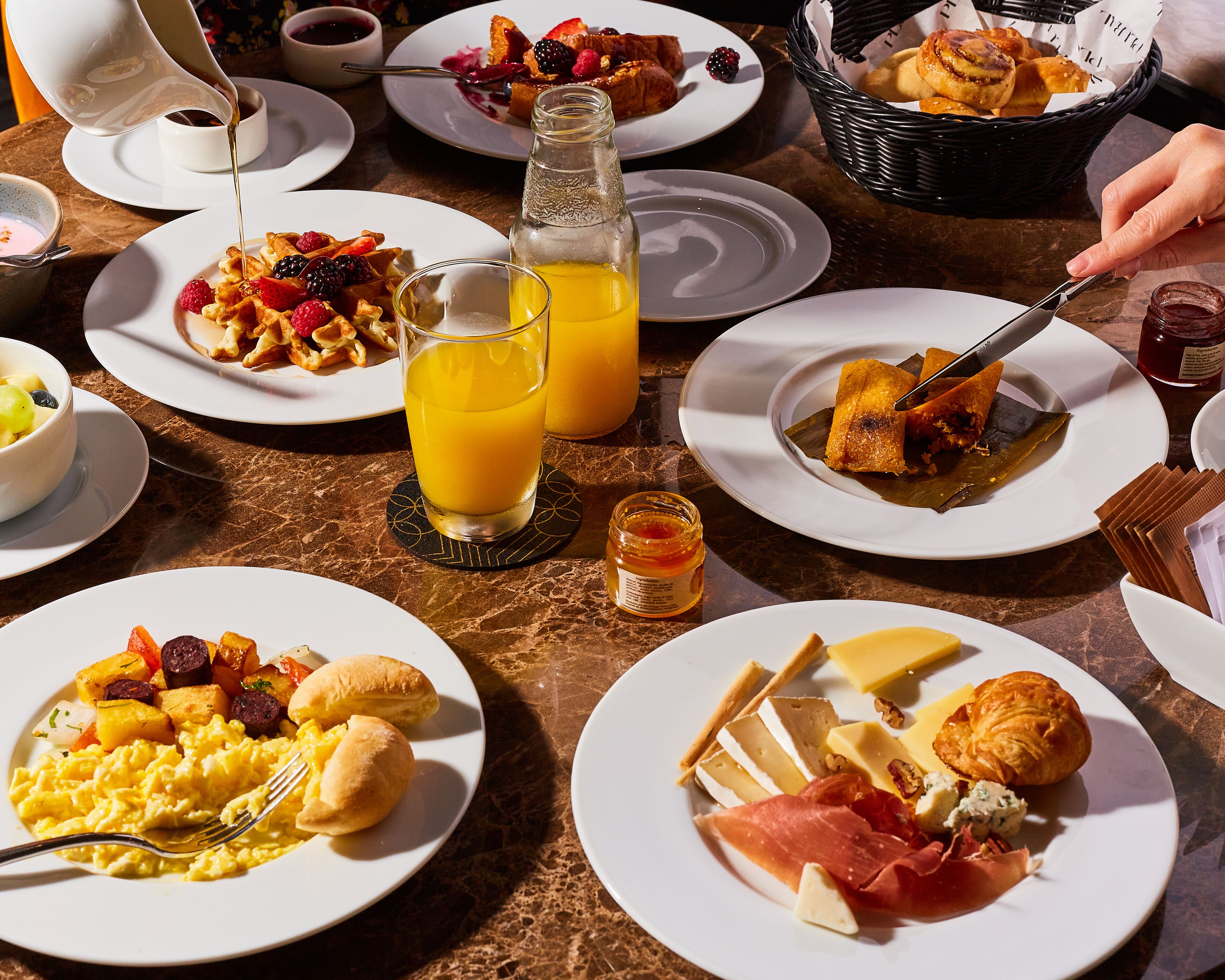 daily buffet breakfast (pen 89 per person)