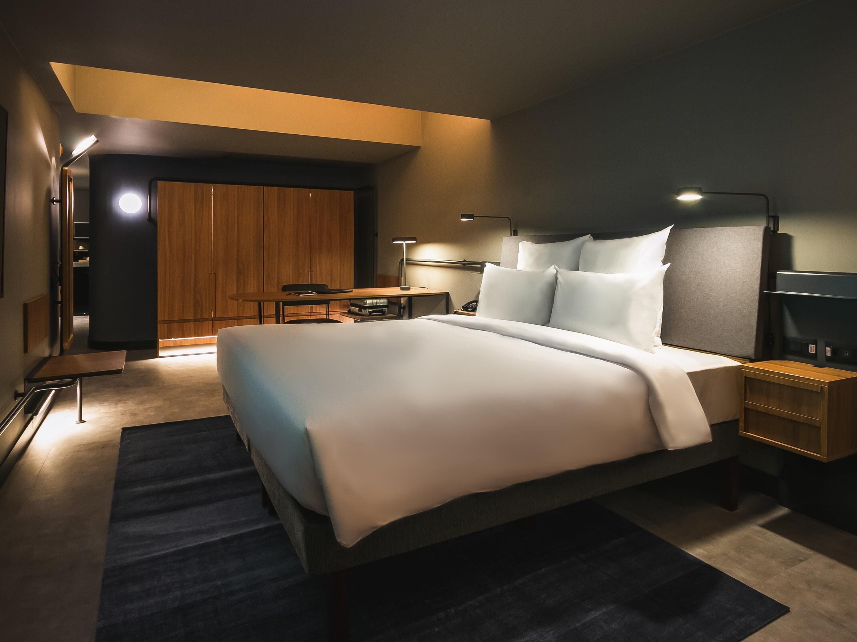 executive room, 1 king bed, microwave | minibar, soundproofing, free wifi, bed sheets