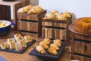 Petit déjeuner buffet (59 BRL par personne)