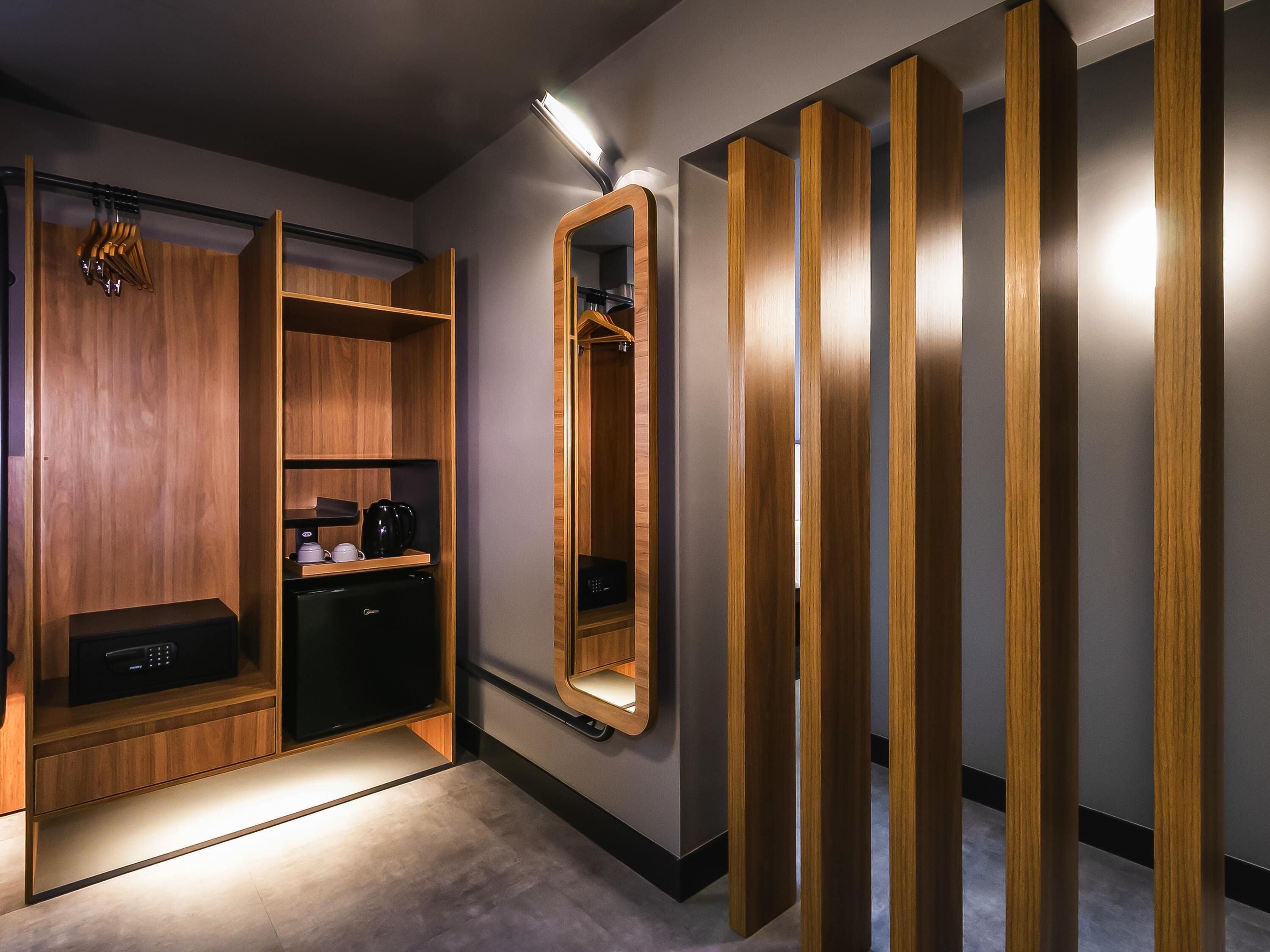 Minibar, sistema de insonorización, wifi gratis y ropa de cama 