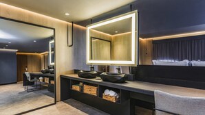 Suite, 1 kingsize-seng, badekar (Master)