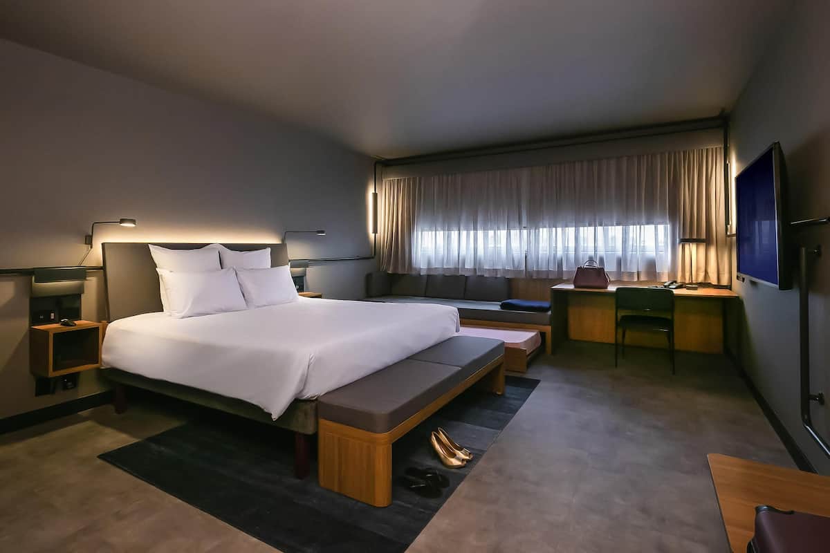 Familienzimmer, 1 King-Bett und Schlafsofa
