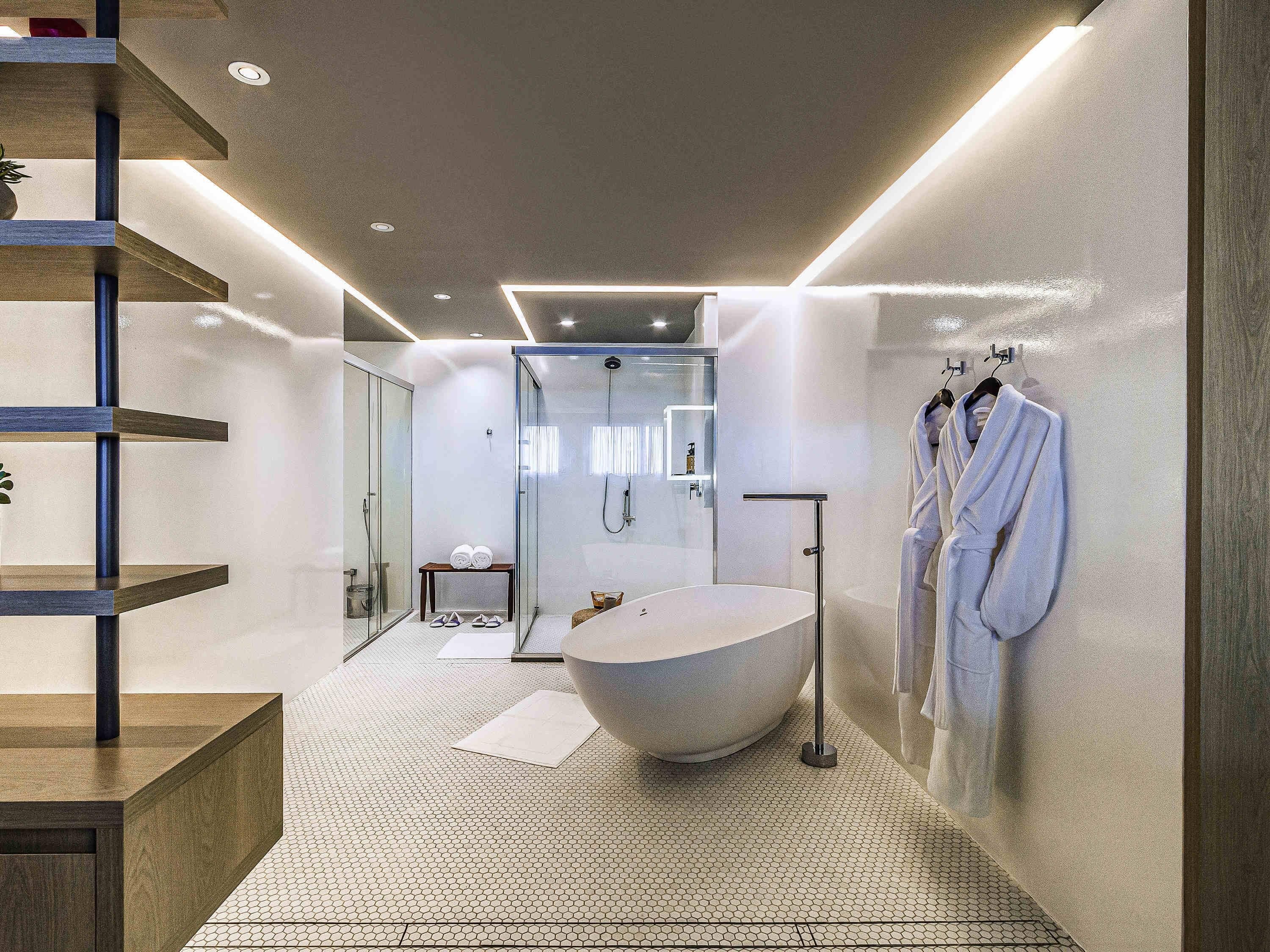 Suite, 1 King Bed, Bathtub (Master) | Minibar, soundproofing, free WiFi, bed sheets