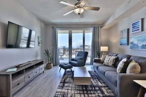 テレビ、DVD プレーヤー