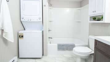 Bathtub, towels