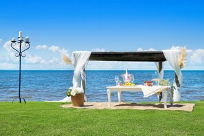 Outdoor dining - Absolute Beachfront Holiday House (Beachmere)