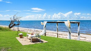 Property grounds - Absolute Beachfront Holiday House (Beachmere)