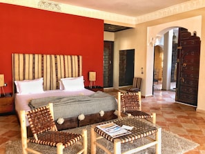 5 chambres, fer et planche à repasser, lit parapluie, Wi-Fi gratuit