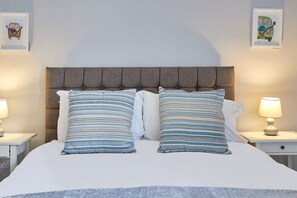 2 bedrooms, premium bedding, desk, iron/ironing board - Host & Stay | The Runswick (Whitby)